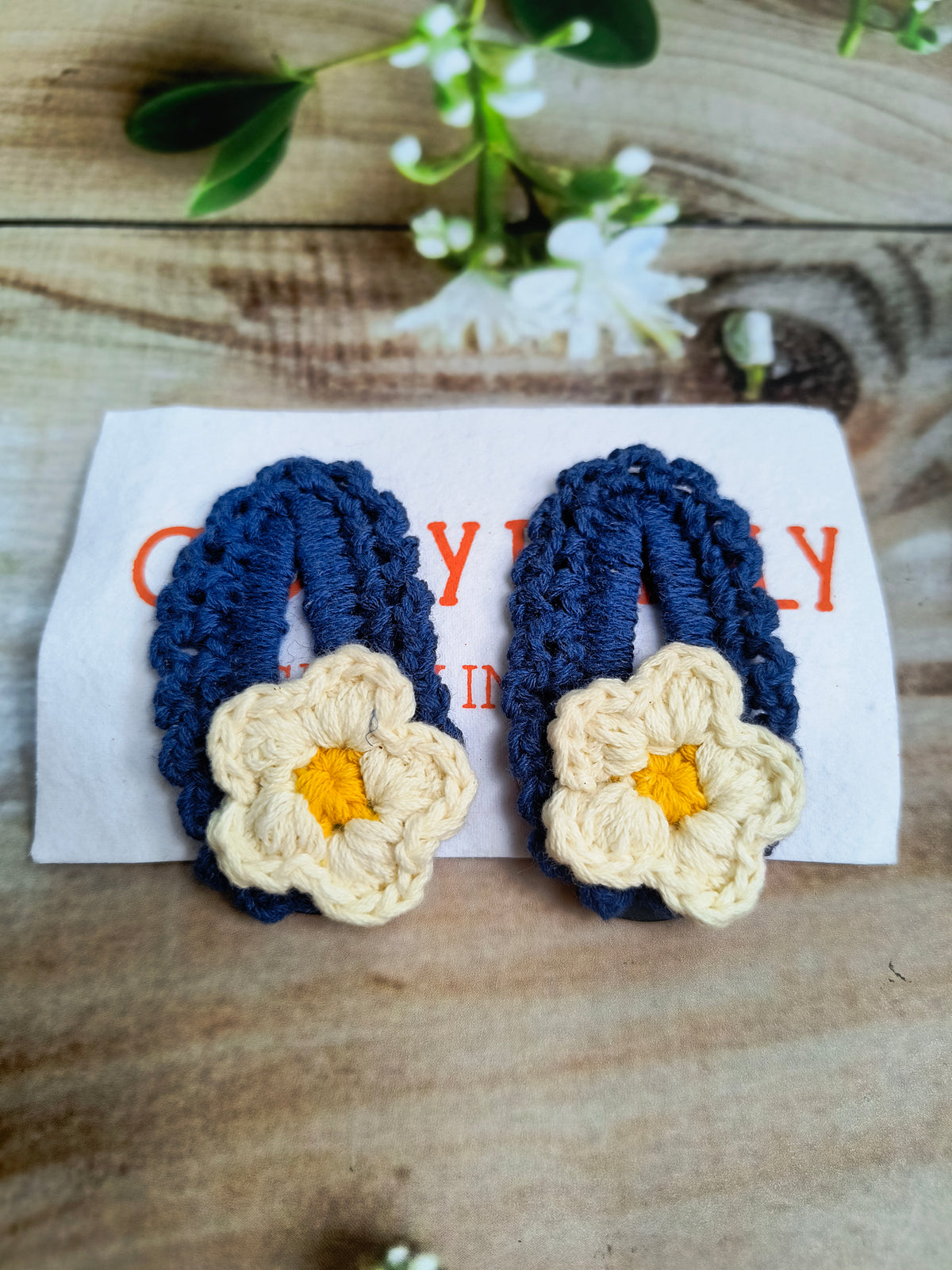 Crochet Tic Tac Hair Clip - Blue with White Daisy