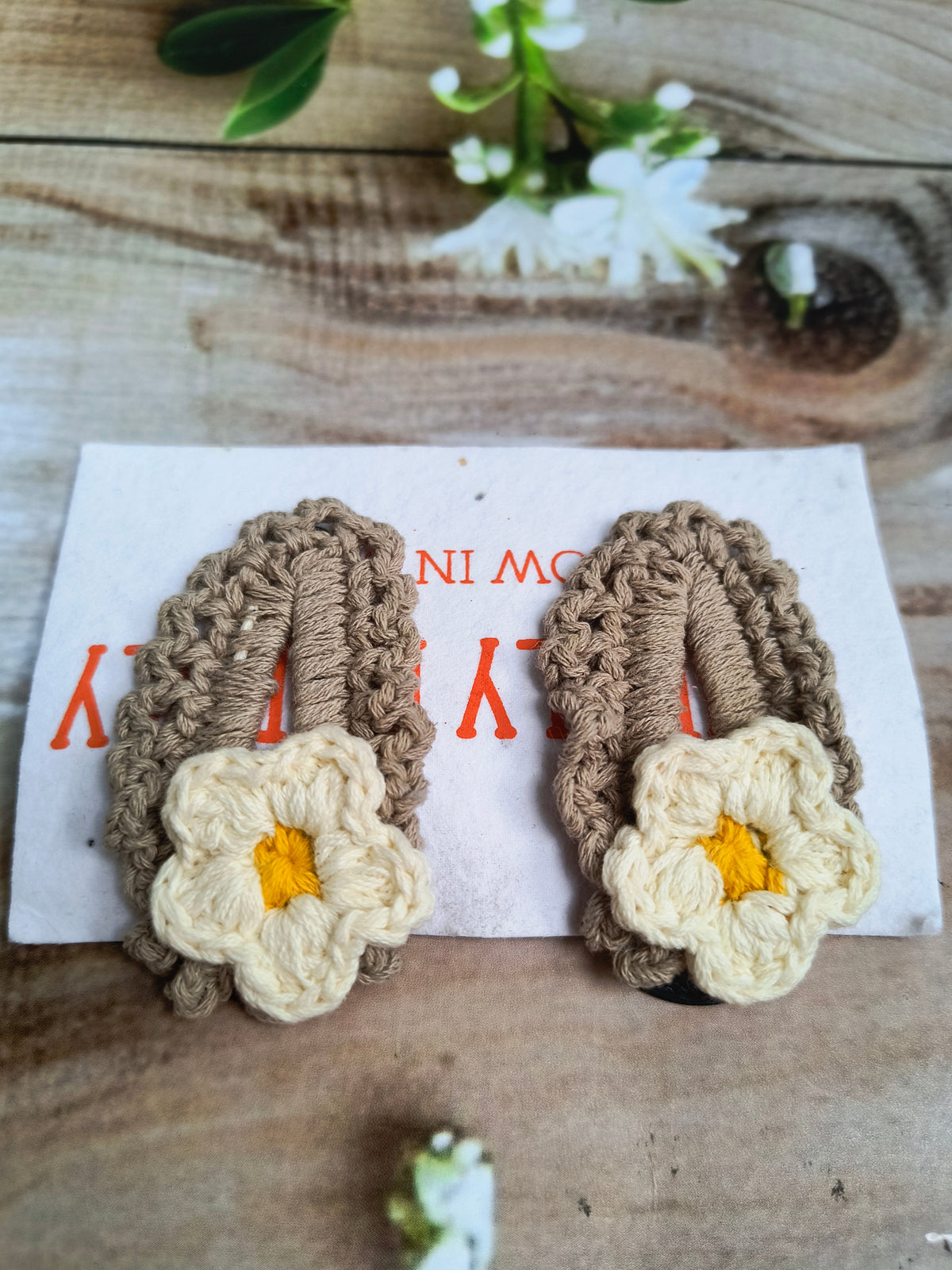 Crochet Tic Tac Hair Clip - Beige with White Daisy