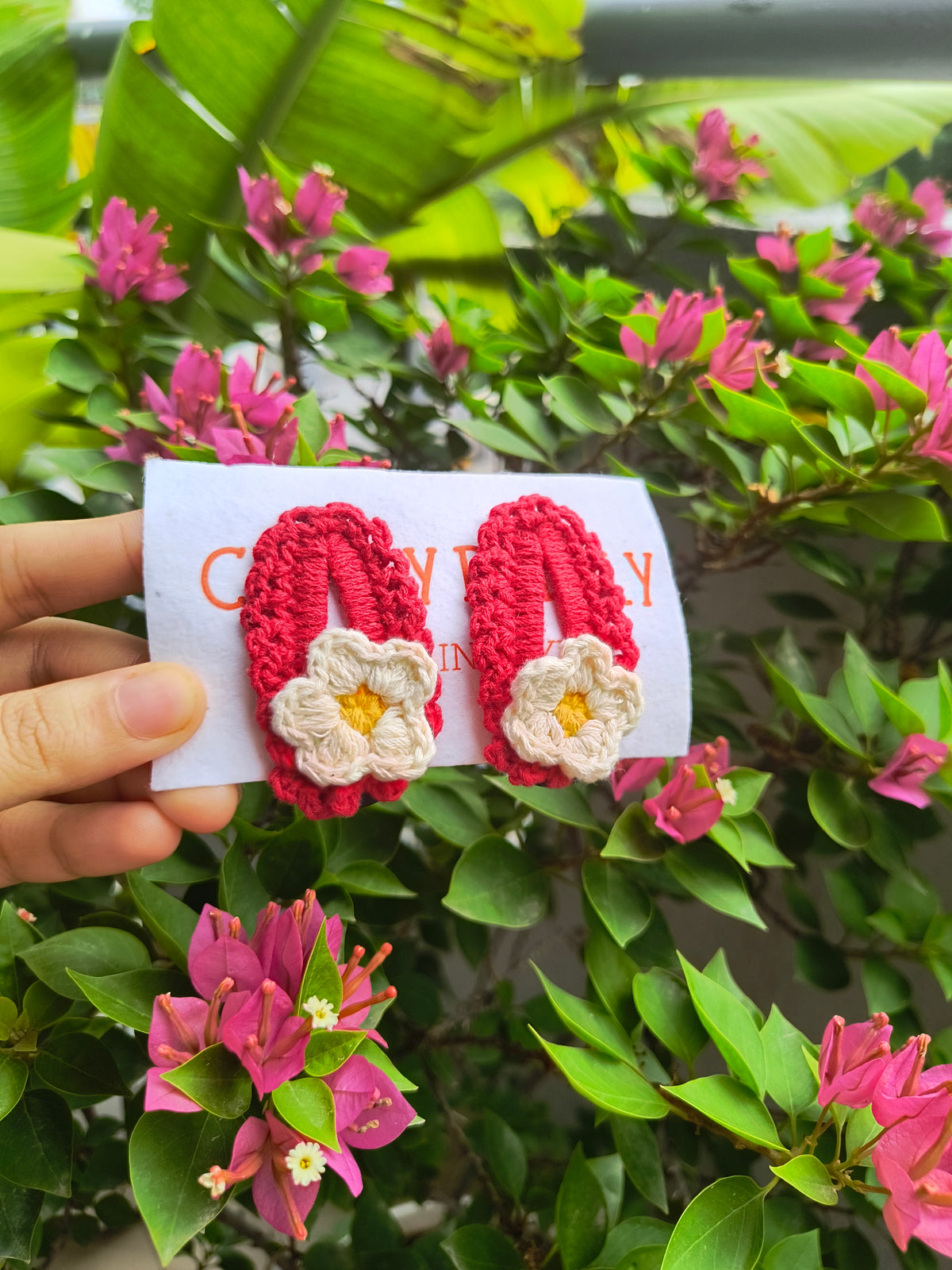 Crochet Tic Tac Hair Clip - Red with White Daisy