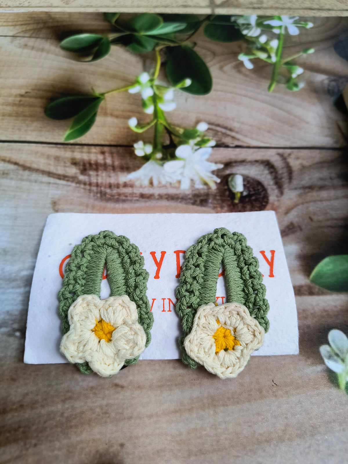 Crochet Tic Tac Hair Clip - Green with White Daisy