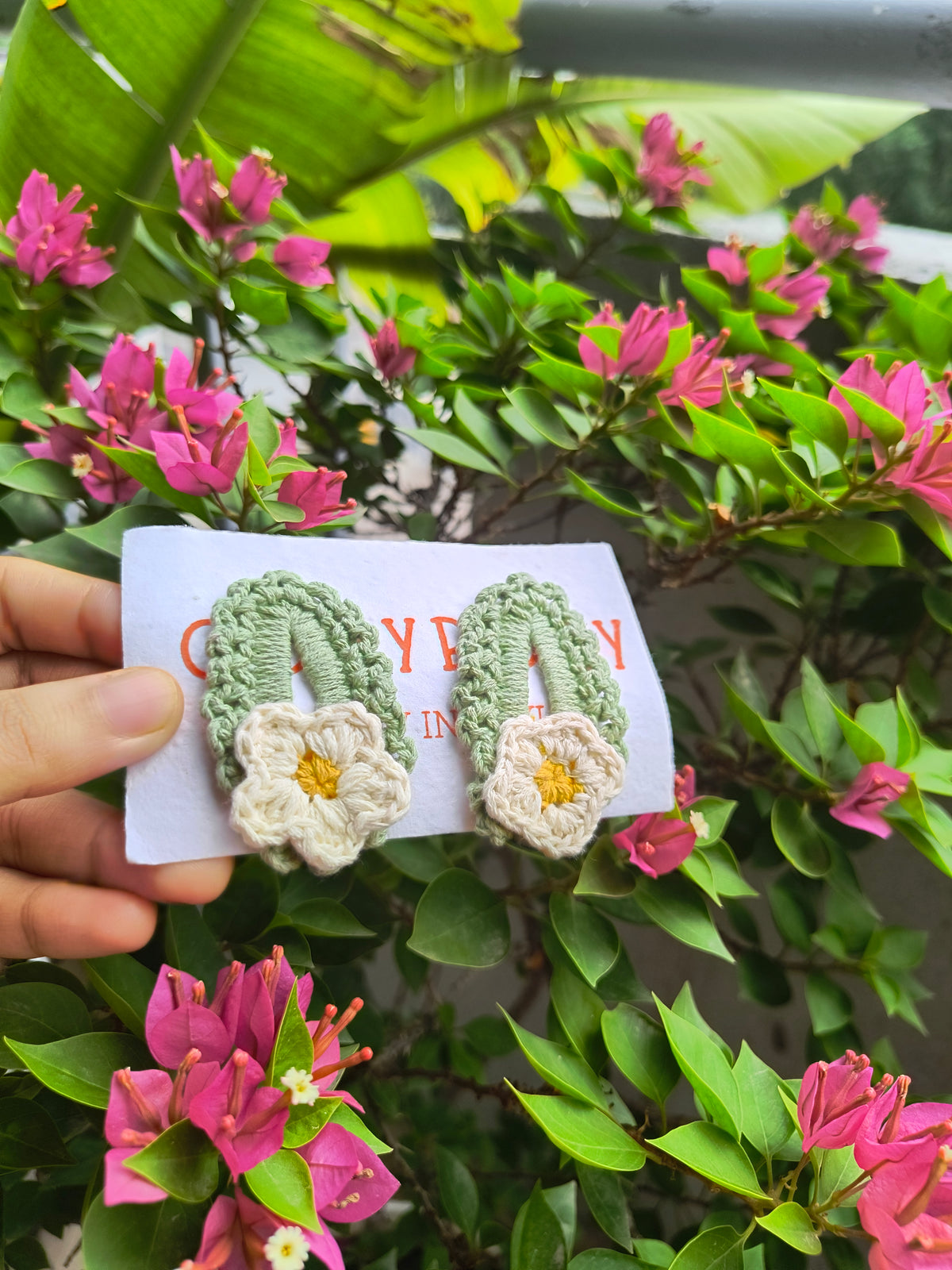 Crochet Tic Tac Hair Clip - Green with White Daisy