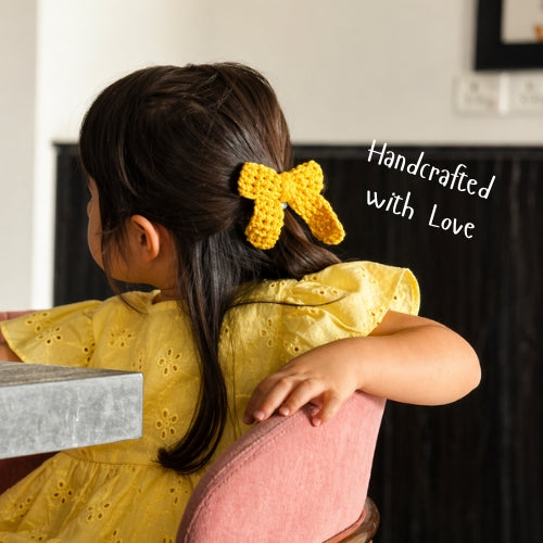 Beige Daisy & Yellow Bow Crochet Gift Box – Set of 3 Clips
